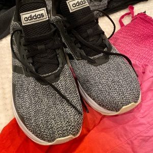 Adidas tennis shoes Almost New size 8